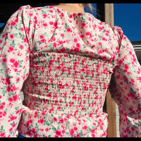 FLORAL BLOUSE💕 - Picture 3 of 3